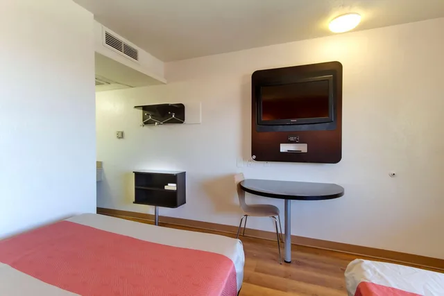 1 Queen Bed - Micfridge, Smoking، Motel6 Capitol Heights, MD - Washington 5/7