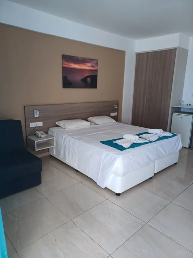 Basic, Triple, Double Bed, Pool or Sea View, Sofa، Sunny Blue Hotel 1/2