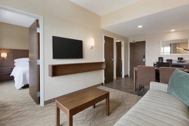 جناح استوديو بسرير كينج لذوي الإعاقة، Embassy Suites Akron-Canton Airport 3/8