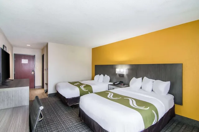 غرفة قياسية بسريرين مزدوجين للمدخنين، Quality Inn near University of Mobile 1/4