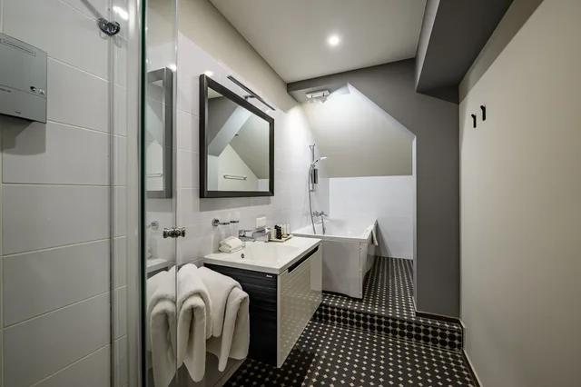 Apartment, Queen Bed, Sofa, Promenade Hotel 4/5