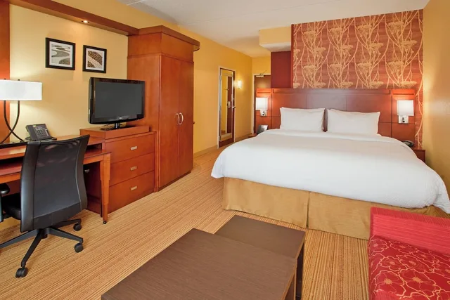استوديو بسرير كينج مع أريكة، COURTYARD PITTSBURGH NORTH/CRANBERRY WOODS 6/10