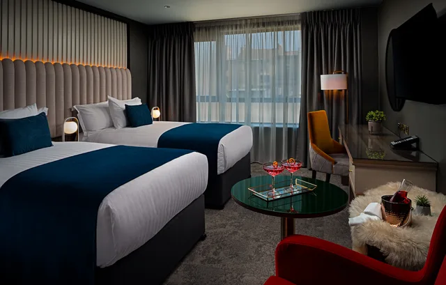 غرفة تنفيذية بسريرين منفصلين، The Savoy Hotel 2/2