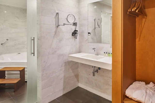 جناح بشرفة مفردة بسرير كينج، Silken Ciudad de Vitoria Hotel 3/4