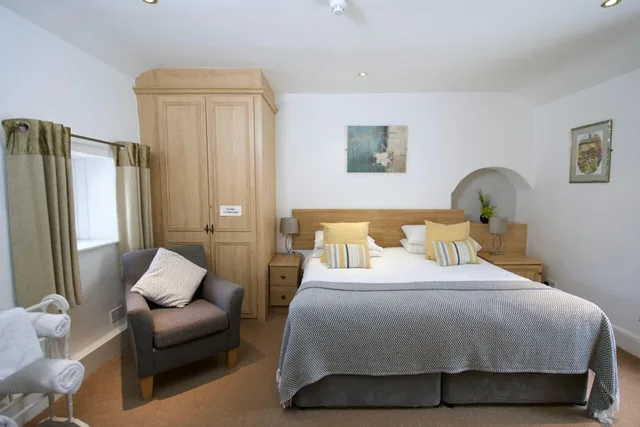 Room, Double or Twin Bed, The Plough Inn 2/3