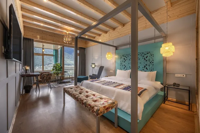 Premier, King Bed, Mountain View, Bathtub, Echor Himalayan Heights Luxe Manali 2/10