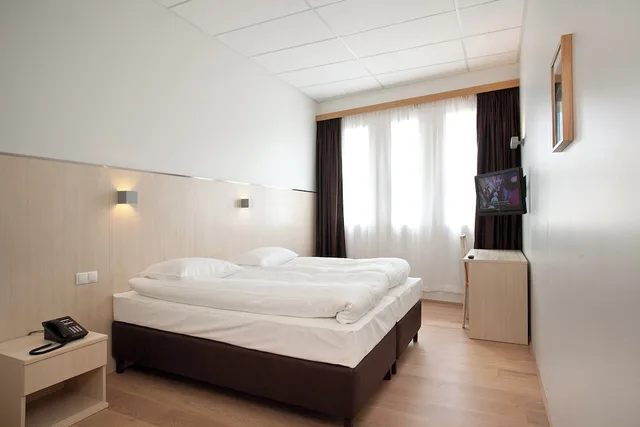 Standard, Double Bed, Hotel Klettur 3/9