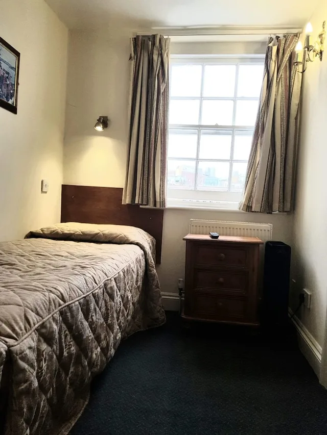 غرفة مفردة، Normandie Hotel 3/8