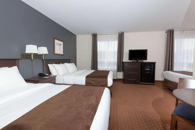 غرفة بثلاثة أسرّة، Super 8 By Wyndham Quebec City 2/6