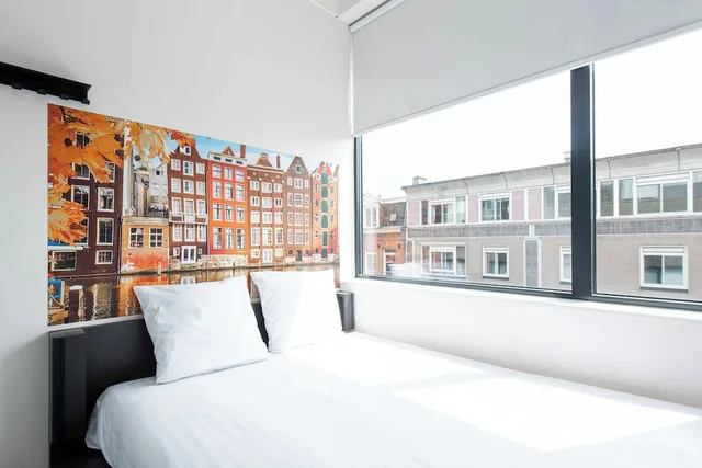 Small Double Room, easyHotel Amsterdam City Centre 4/12