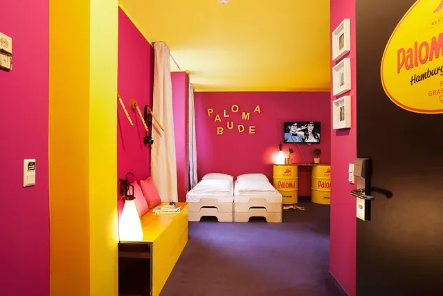 Bure, 1 Double and 4 Single Beds, Superbude St Georg 6/9