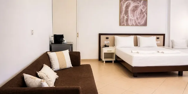 غرفة عائلية بسرير مزدوج مع أريكة، ST. CONSTANTIN SEA HOTEL AND SPA RESORT 8/10