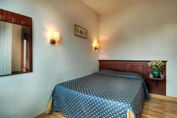 غرفة رباعية، De Paris Opera Hotel 2/7