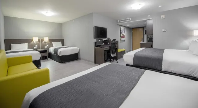 Suite, Hotel & Suites Le Dauphin Quebec 5/8