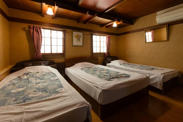 غرفة ثلاثية، Hotel Daiki 2/2