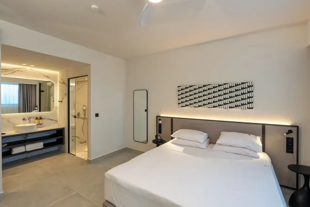 جناح فاخر بسريرين كينج وسرير فردي، Scala Boutique Hotel & Suites 1/7