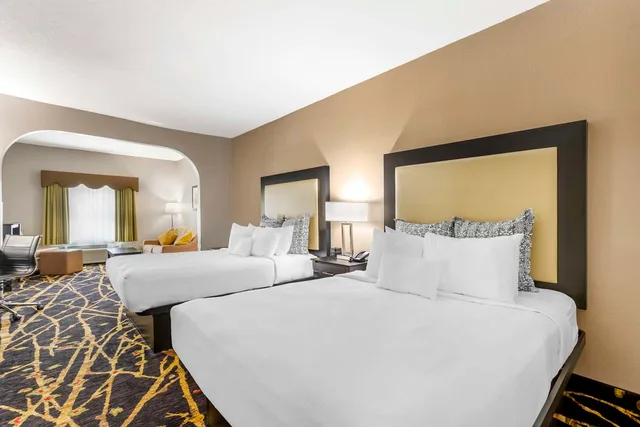 جناح بسريرين كوين مع أريكة، Best Western Plus Des Moines West Inn & Suites 2/3