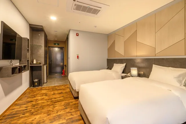 Superior, Twin Beds, City View, Urbanest Hotel 1/10