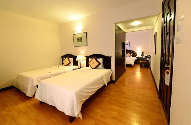 غرفة متصلة عائلية ثلاثية بسرير كوين وسريرين منفصلين بإطلالة على الحديقة، Century Riverside 3/6