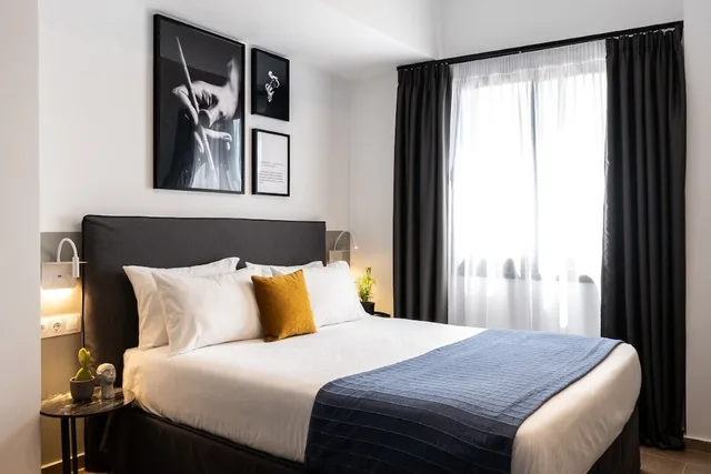 2 Bedrooms, Suite, 2 Queen Beds, Acropolis View, Sofa, Terrace، PLAY Theatrou Athens, a member of Brown Hotels 2/8