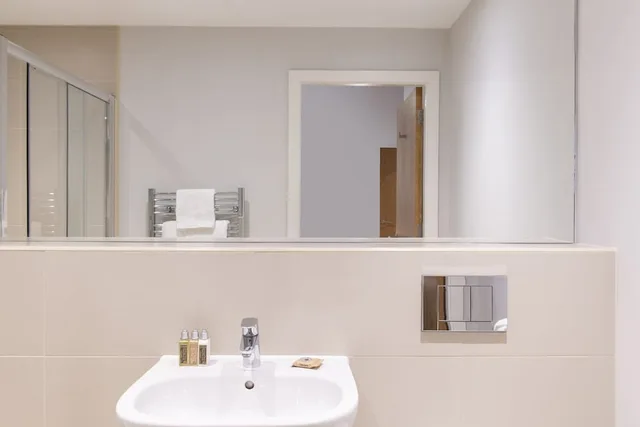 جناح بسريرين كينج بغرفتي نوم، Cove Minshull Street Piccadilly (ex. SACO Manchester - Piccadilly) 8/8