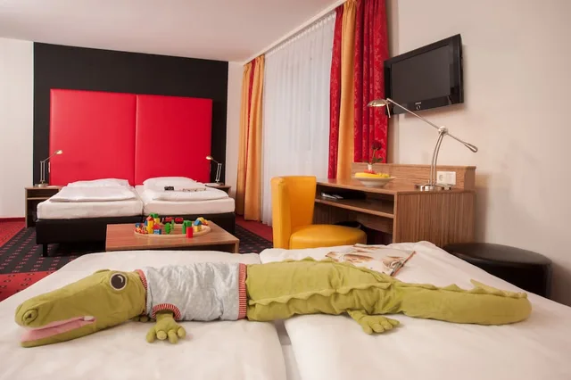 Family, Double and Twin Beds, Xl، Senator Hotel Vienna 2/6