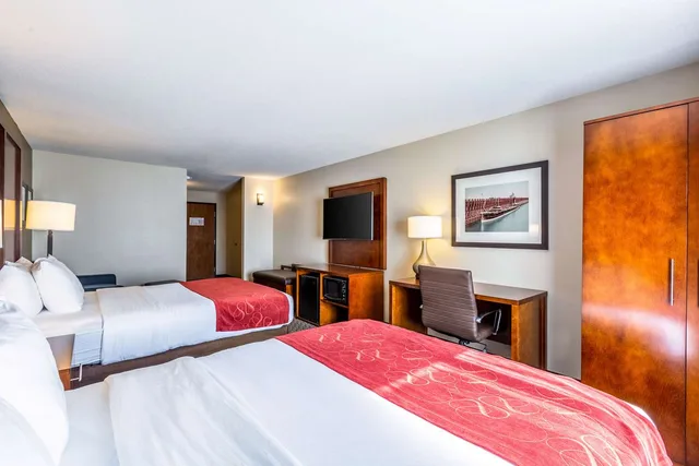 غرفة بسريرين كوين لذوي الإعاقة، Comfort Suites Escanaba West 2/4