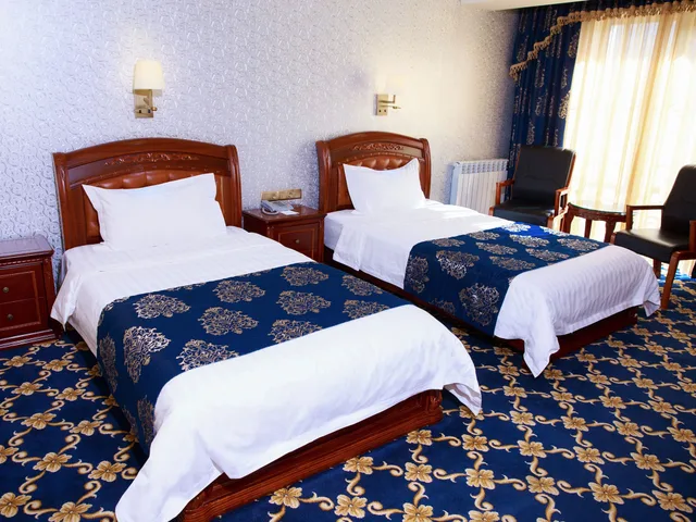 غرفة قياسية بسريرين منفصلين، Cron Palace kosher Tbilisi Hotel 1/3