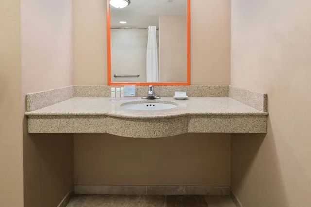 غرفة بسريرين كوين لذوي الإعاقة، Hampton Inn Springfield South Enfield 3/3