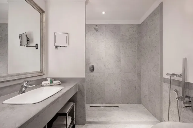 غرفة قياسية بسرير مزدوج، Westin Palace Milan 3/4