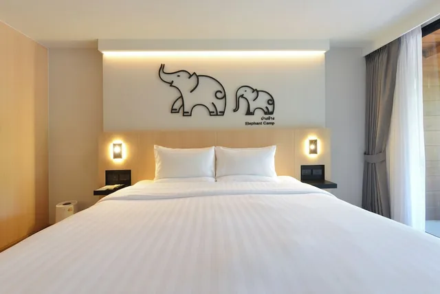 غرفة جونيور بسرير كينج بإطلالة على النهر بشرفة، March Hotel & Suite Riverside 1/7