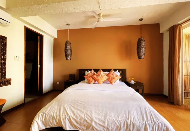 غرفة سوبيريور بسرير كينج مع أريكة، Sunset At Aninuan Beach Resort 1/4