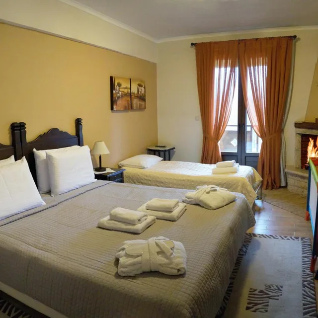 غرفة ديلوكس بسرير مزدوج أو سريرين منفصلين، MELEGOS HOTEL 1/8