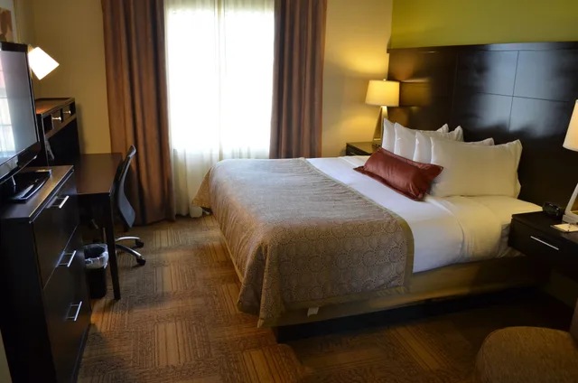 جناح بسرير كينج وسريرين مزدوجين بغرفتي نوم بمطبخ، Staybridge Suites Longview 3/6