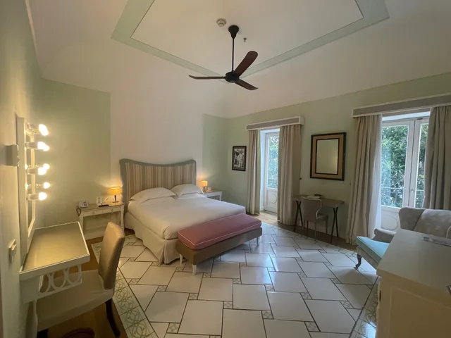 غرفة سوبيريور بسرير كينج بإطلالة على الفناء، Capri Tiberio Palace - The Leading Hotels of the World 5/8