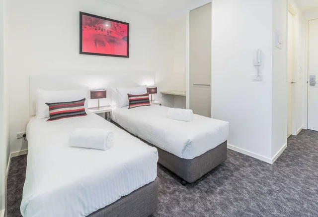 شقة بسرير كوين وسريرين منفصلين بغرفتي نوم، Comfort Apartments Box Hill 1/10