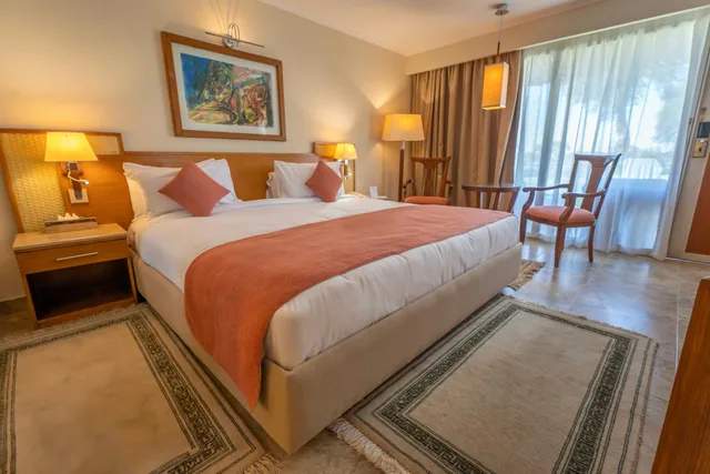 غرفة قياسية بسرير مزدوج وسريرين منفصلين، Jolie Ville Resort & SPA kings Island Luxor 1/4