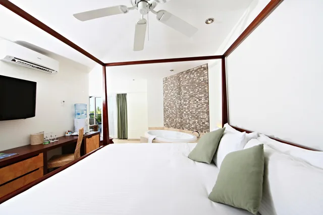 جناح بريميوم بإطلالة على المسبح، Sandos Caracol Nature Resort & Water Park All Inclusive 1/5
