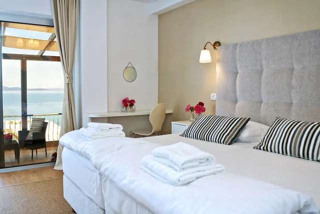 غرفة سوبيريور بسرير مزدوج أو سريرين منفصلين بإطلالة على البحر بشرفة، HOTEL DELFIN 2/8