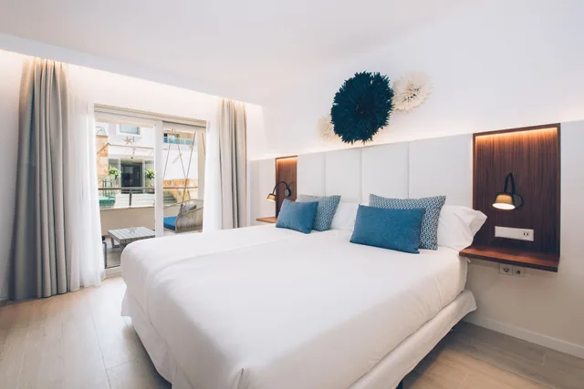 غرفة سوبيريور بسرير كينج بشرفة، Iberostar Selection Playa De Muro Village 1/10