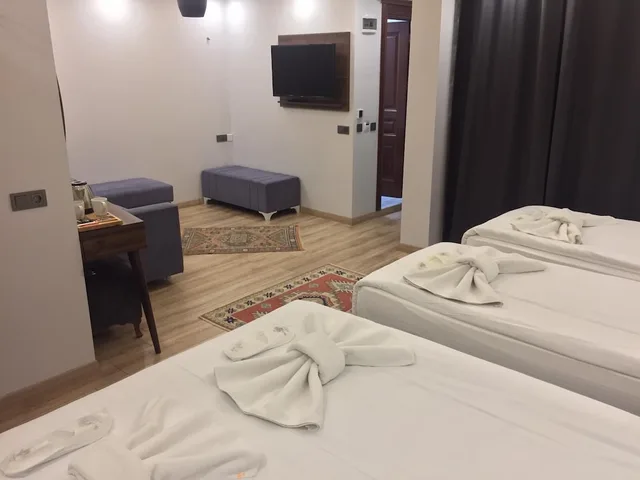 غرفة عائلية بسرير كوين وسريرين منفصلين، Basilissis Hotel 2/4