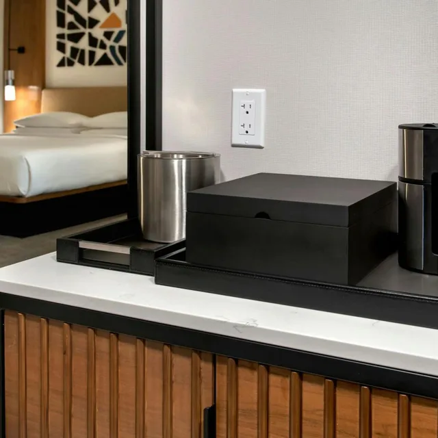 Room, King Bed, City View, Club Lounge Access, Marriott Springfield Downtown 8/8