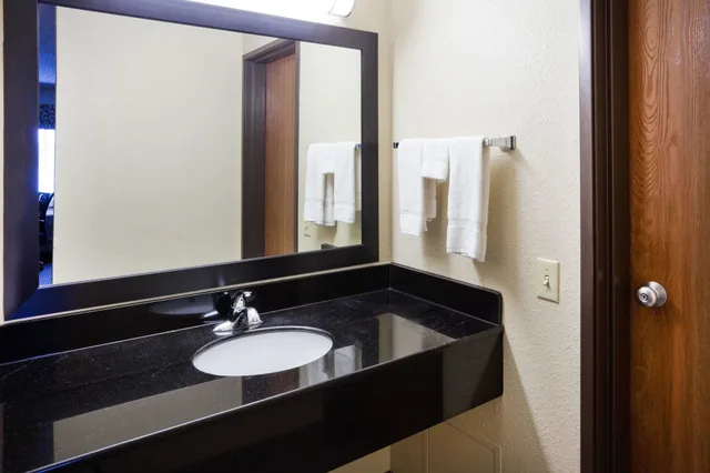 غرفة بسرير كوين، AmericInn by Wyndham Plover Stevens Point 5/5