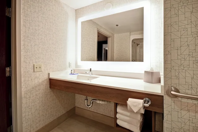 غرفة قياسية بسرير كينج لذوي الإعاقة، Holiday Inn Express Newport North - Middletown 5/5
