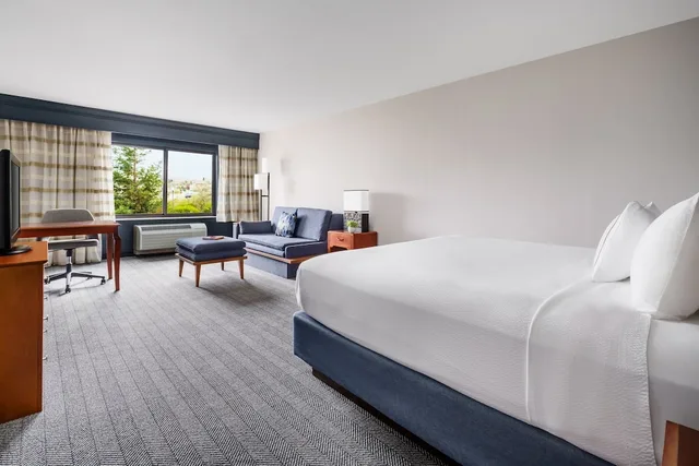 غرفة بسرير كينج لذوي الإعاقة، Courtyard Sacramento Folsom 3/10