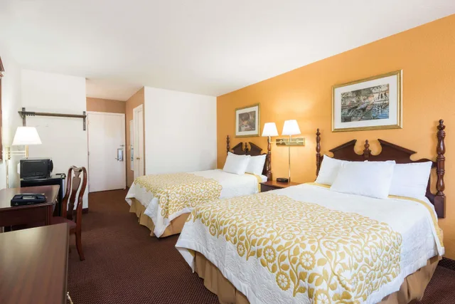 غرفة بسريرين مزدوجين، Days Inn By Wyndham Amherst 4/5