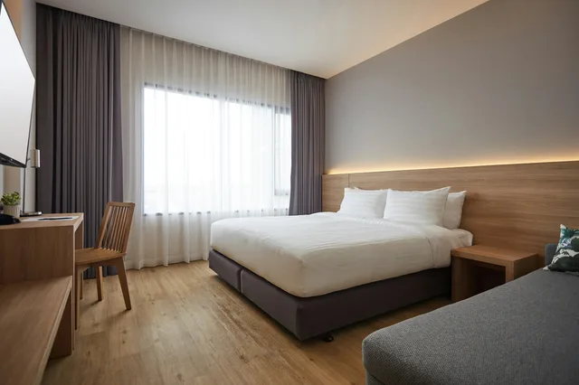 غرفة سوبيريور بسرير كينج، Centara Life Wisma Hotel Ratchaburi 2/3