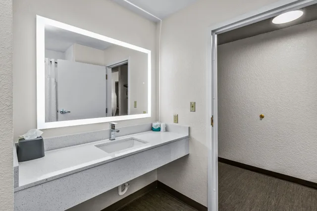 Leisure, King Bed، Holiday Inn Express and Suites Lucedale Hotel 4/5
