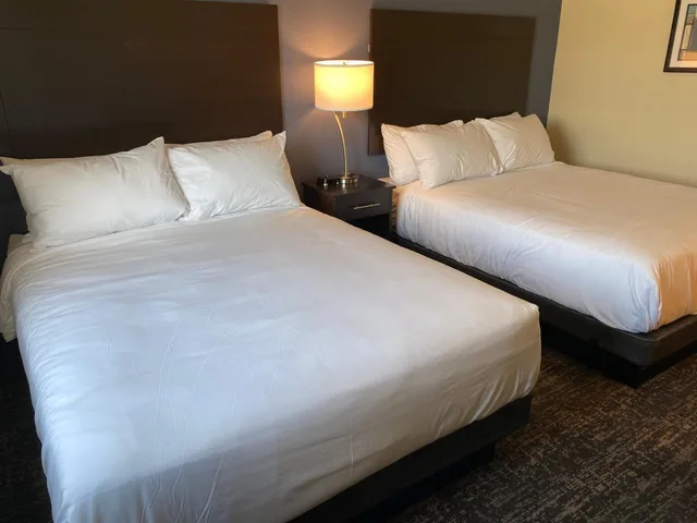 غرفة بسريرين كوين، Cobblestone Inn & Suites - Forest City 1/16