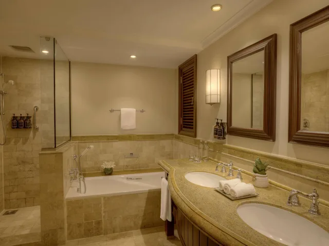 2 Bedrooms, William, Suite, 1 King and 1 Single Beds، Fairmont Mount Kenya Safari Club 6/6